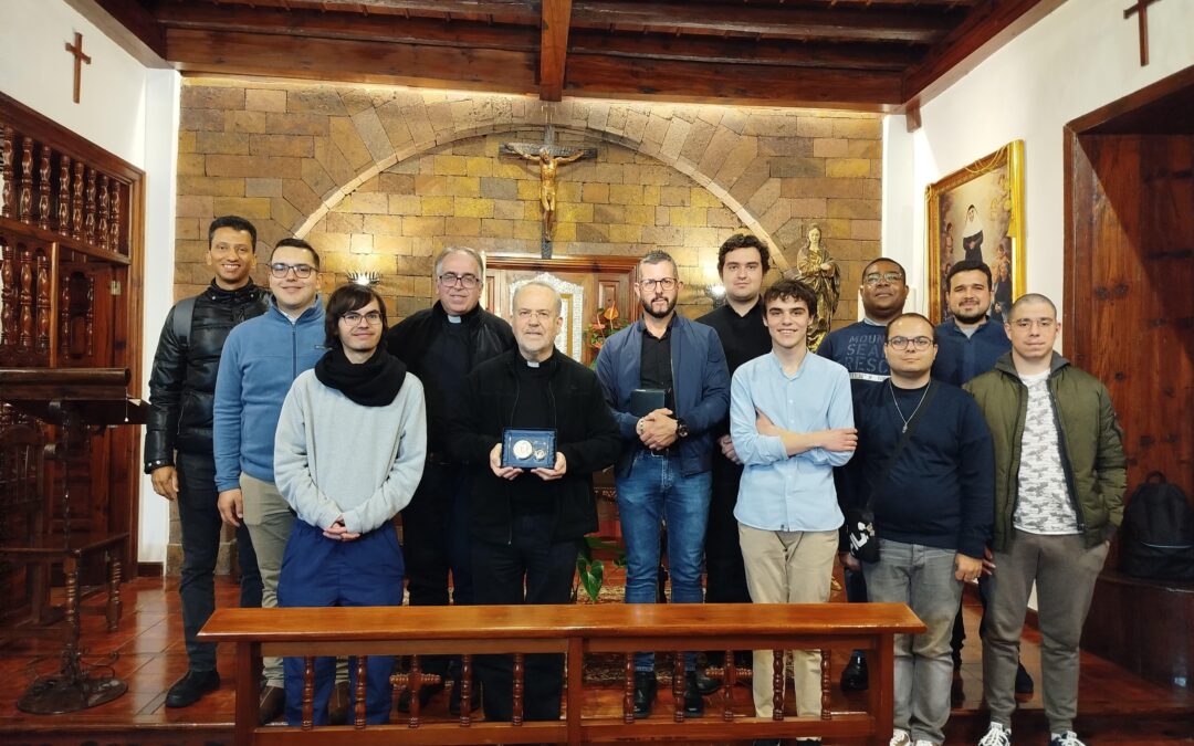 Visitó el Seminario a las Hermanas de la Cruz en la Orotava