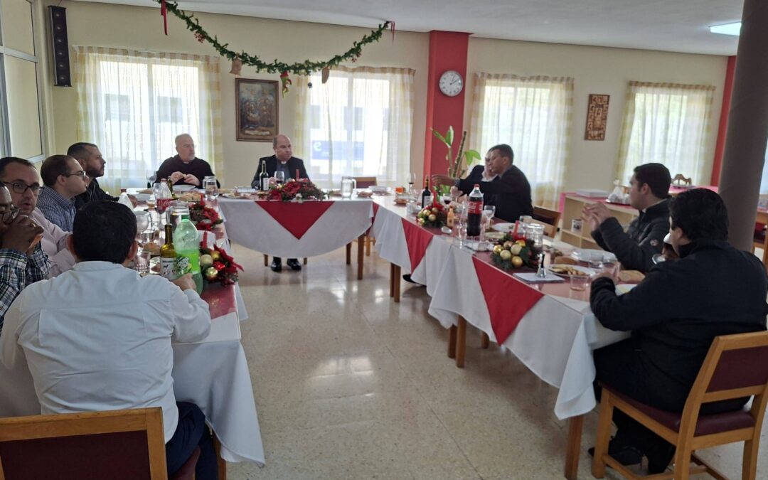 Eucaristía y almuerzo previos a la Navidad con nuestro obispo diocesano