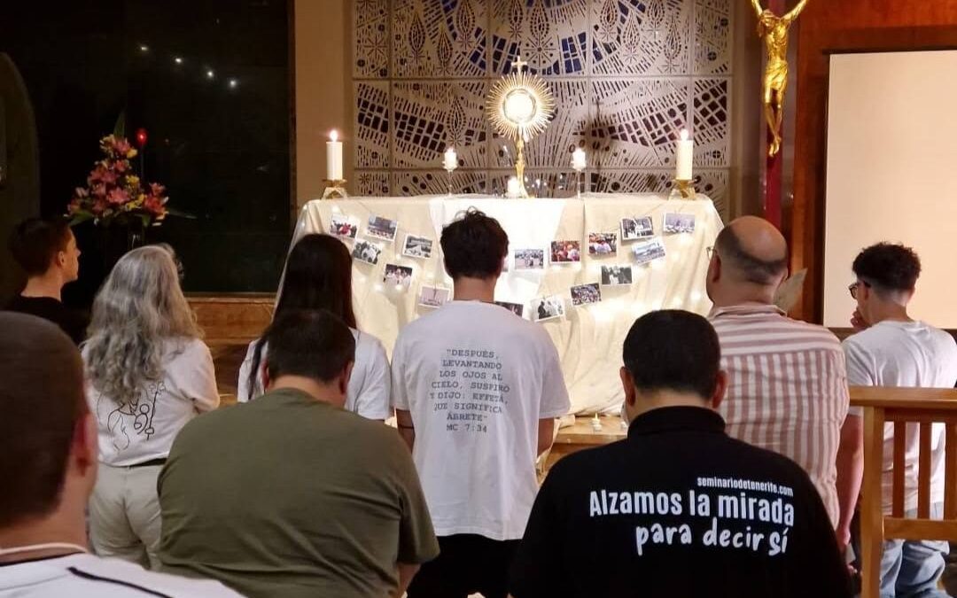 Una noche de fe, gratitud y comunión